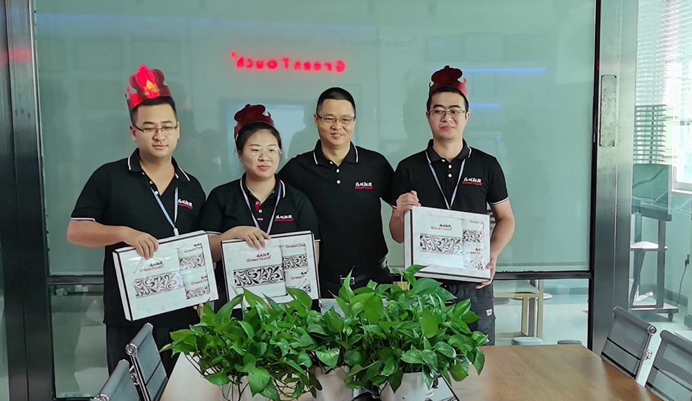 Şirket &ccedil;alışanının doğum g&uuml;n&uuml; partisi