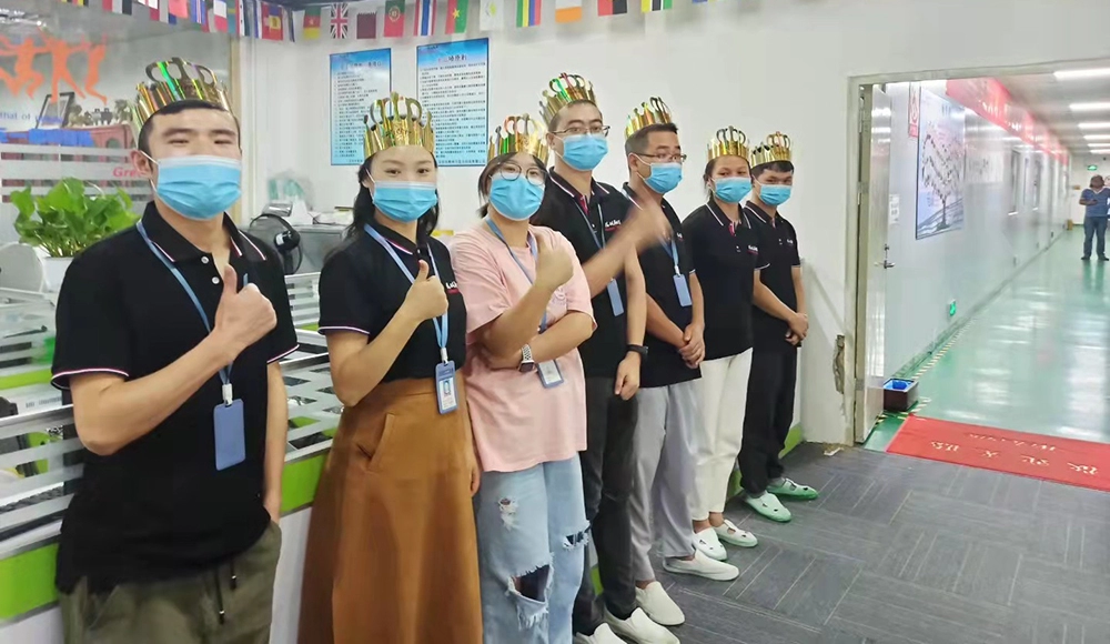 Eyl&uuml;l ayı &ccedil;alışan doğum g&uuml;n&uuml; kutlaması