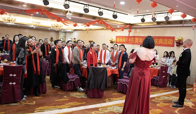 GreenTouch 15. Yıl D&ouml;n&uuml;m&uuml; Kutlaması - Yılan Yılı'na birlikte g&ouml;ğ&uuml;s germek i&ccedil;in kalplerimizi ve zihinlerimizi birleştirelim.