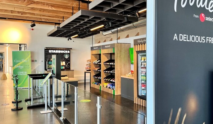 Dokunmatik ekranlı otomatik mağaza