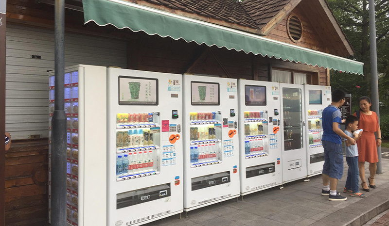 Otomatik satış makinesinin ekranı &uuml;zerinden &uuml;r&uuml;n bilgilerinin ger&ccedil;ek zamanlı olarak g&uuml;ncellenmesi nasıl sağlanır?
