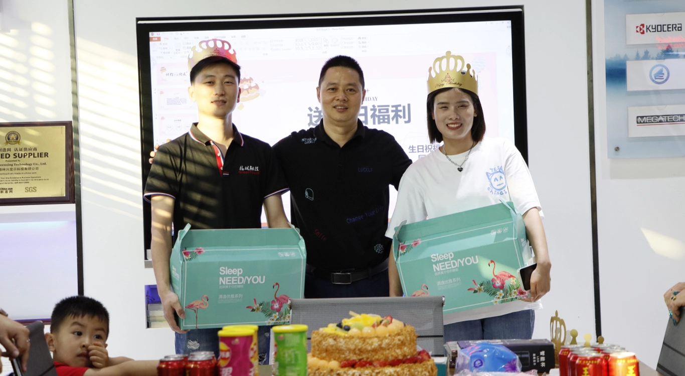 Nisan 2020'de personel i&ccedil;in d&uuml;zenlenen doğum g&uuml;n&uuml; partisi